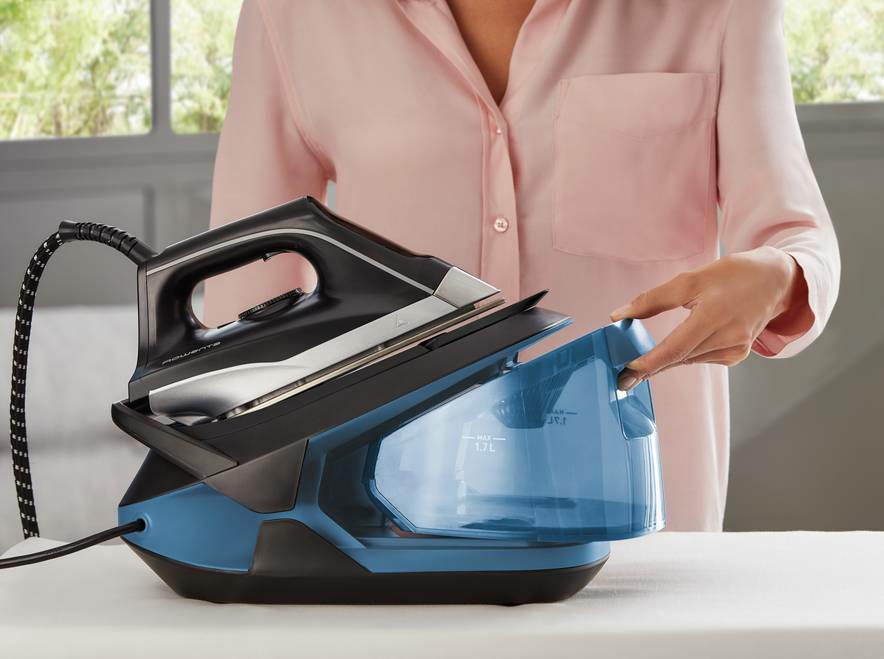 Rowenta VR8321F0 steam ironing station – image 4