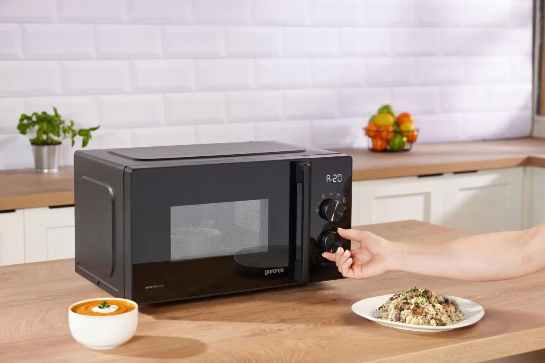 Gorenje MO20AE1B5 Black Solo microwave Countertop – image 6