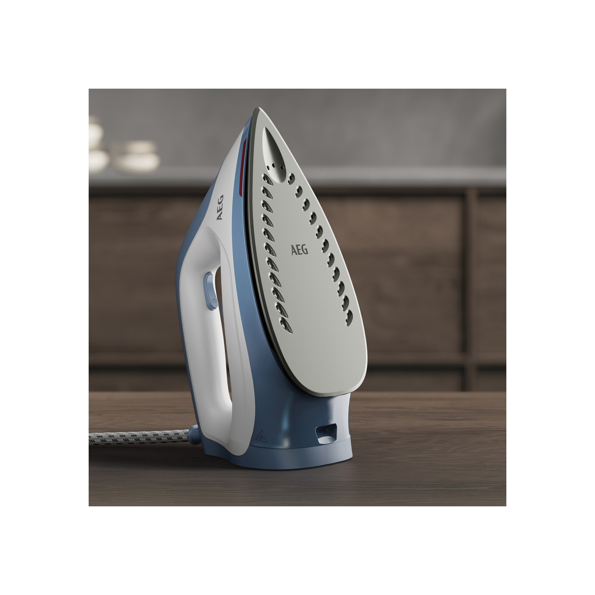 AEG ST5-1-2DB 2400 W 1.2 L Glissium soleplate Blue, White – image 4