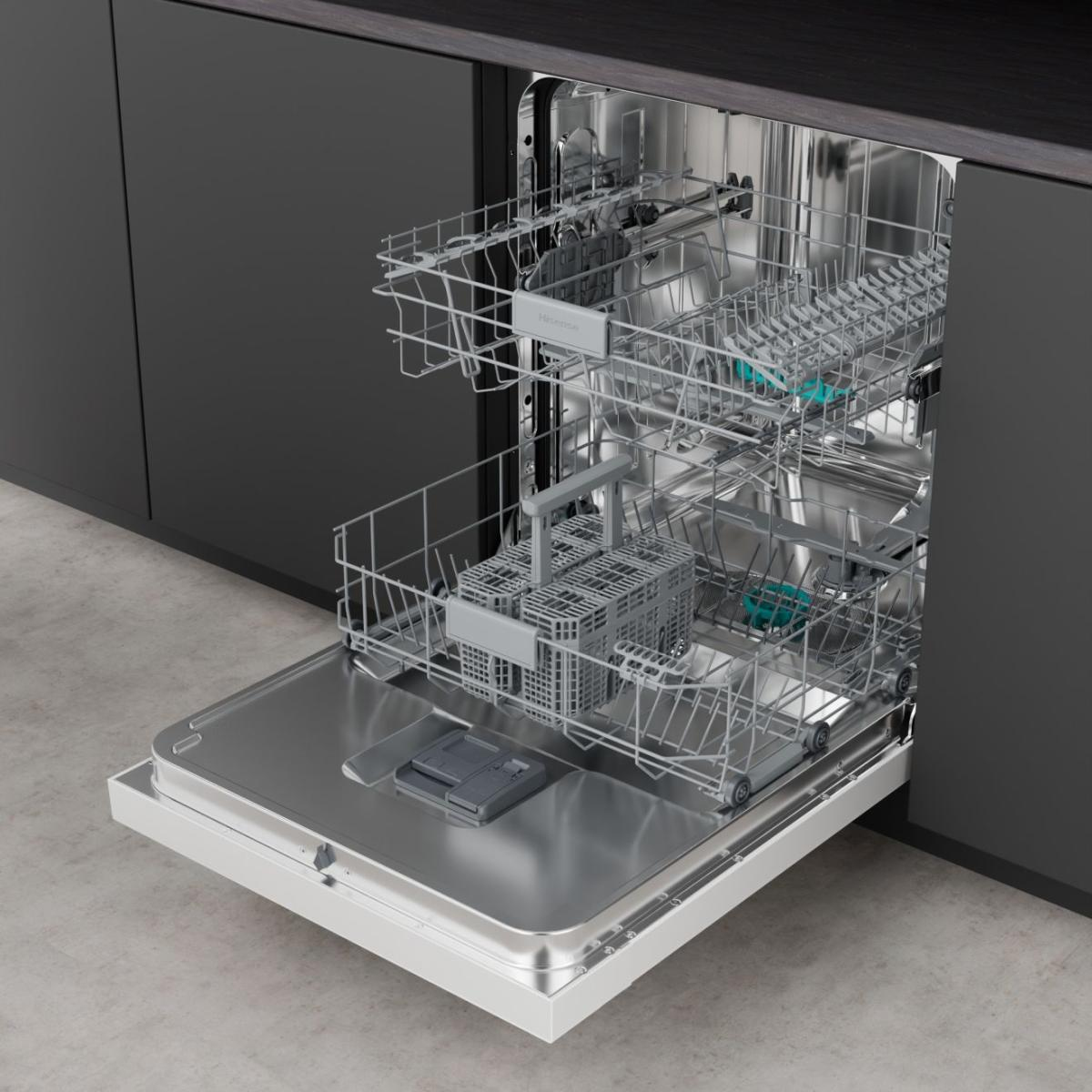 Hisense Built‐in 14‐place dishwasher with C energy class, quiet – image 6