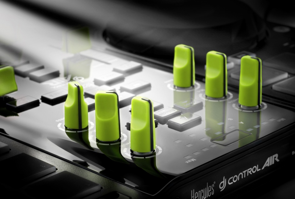 Hercules DJControl AIR f/ iPad – image 4