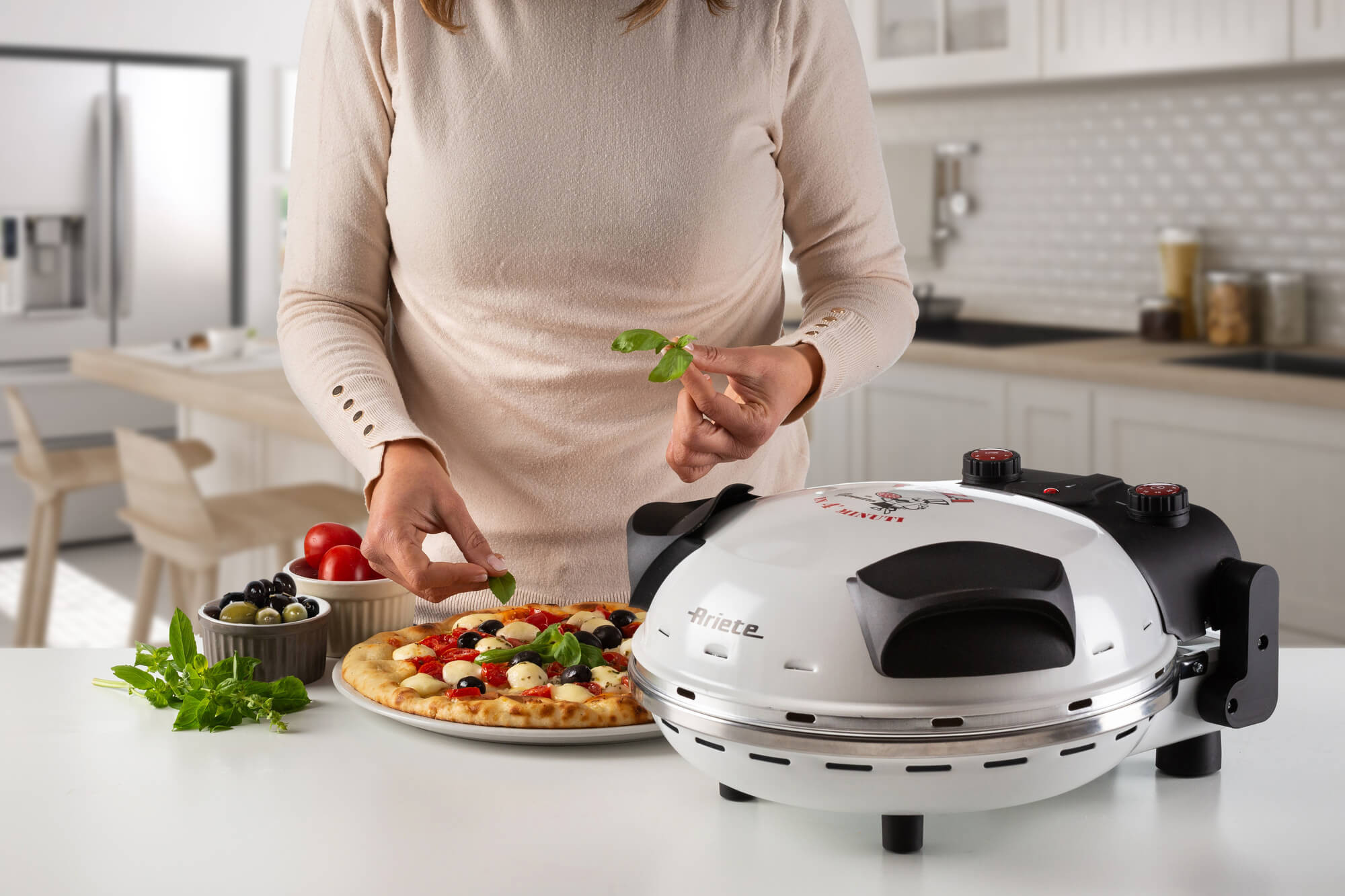 Ariete 918 Pizza Oven - Pizza in 4 minutes - Refractory stone plate with non-stick treatment - Max temperature 400 ° - 1200 Watt - Timer 30 '- White – image 2