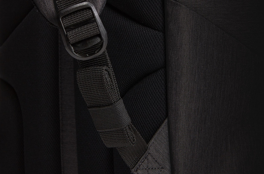 Thule Lithos TLBP-113 Black. Product main colour: Black, Maximum screen size: 35.6 cm (14"), Exterior pockets: Side pocket