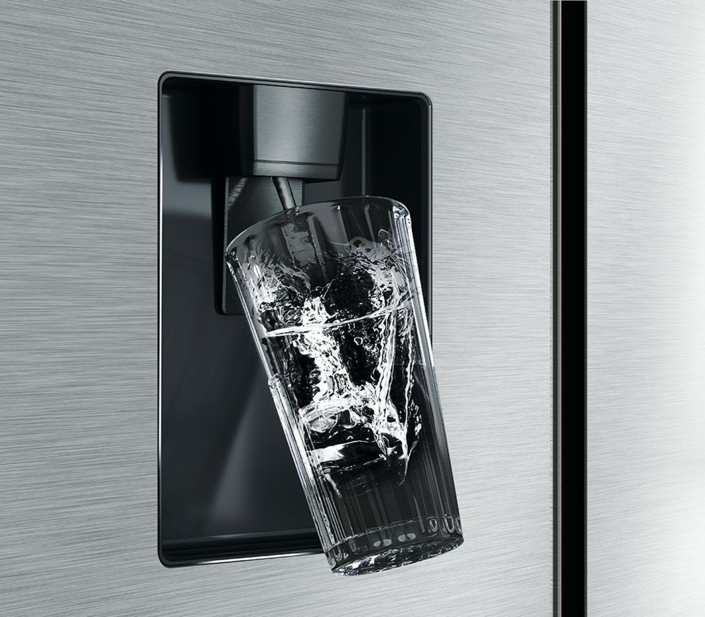 Hisense RF632N4WFE side-by-side refrigerator Freestanding – image 9