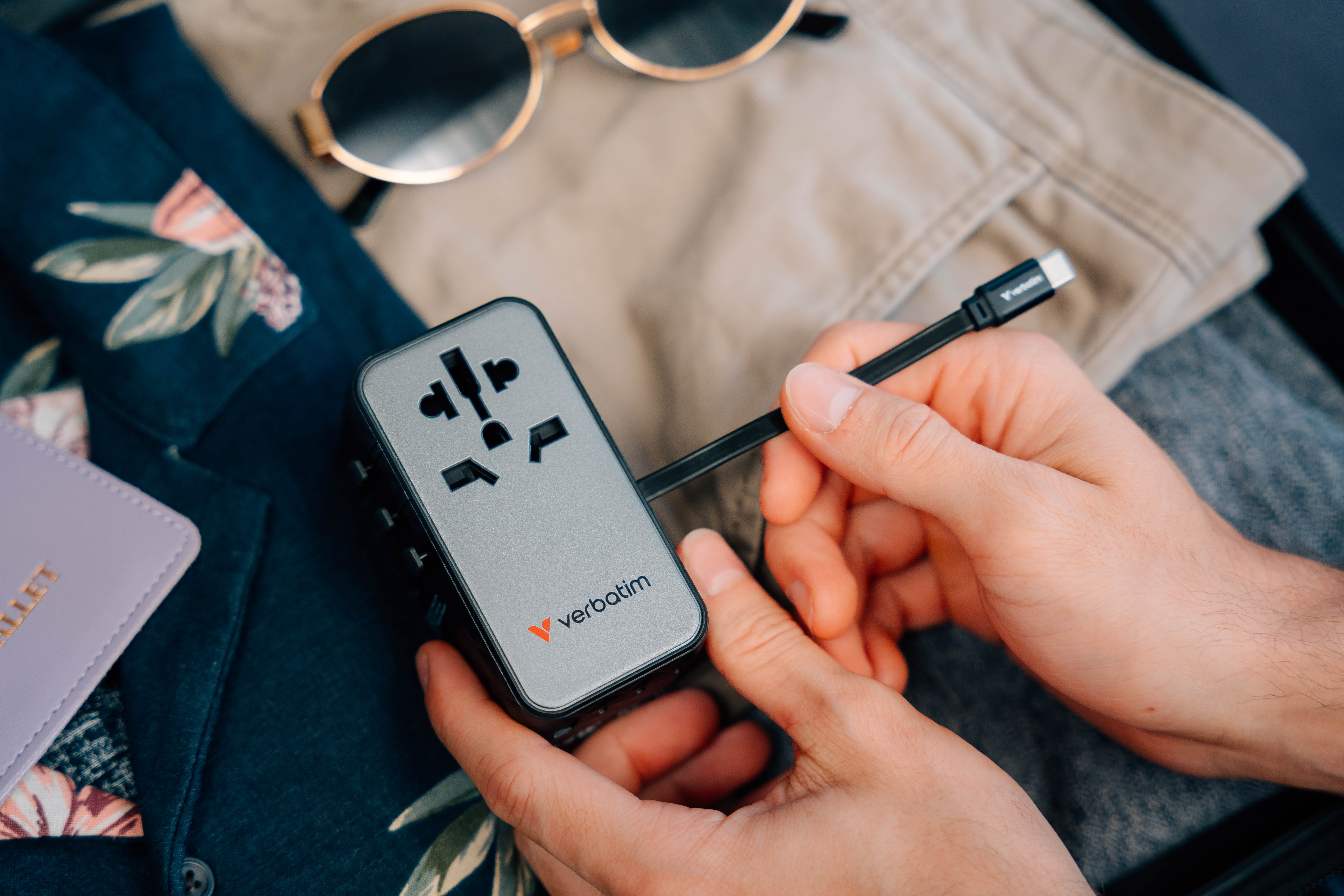 Resim Verbatim Charge 'n' Travel Diamond 85W CNT-02 AC Şarj Cihazı, 1x USB 2.0, 3x USB Type-C, Siyah
