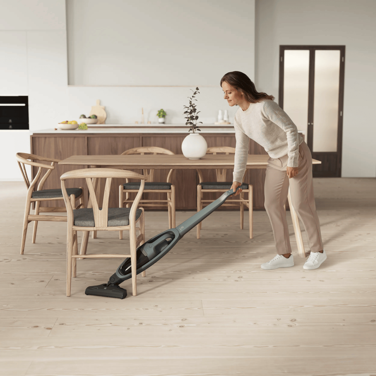 Electrolux ES52CB18OG 2-in-1 stick vacuum Battery Dry Cyclonic, Foam, Post motor filter Bagless – image 8