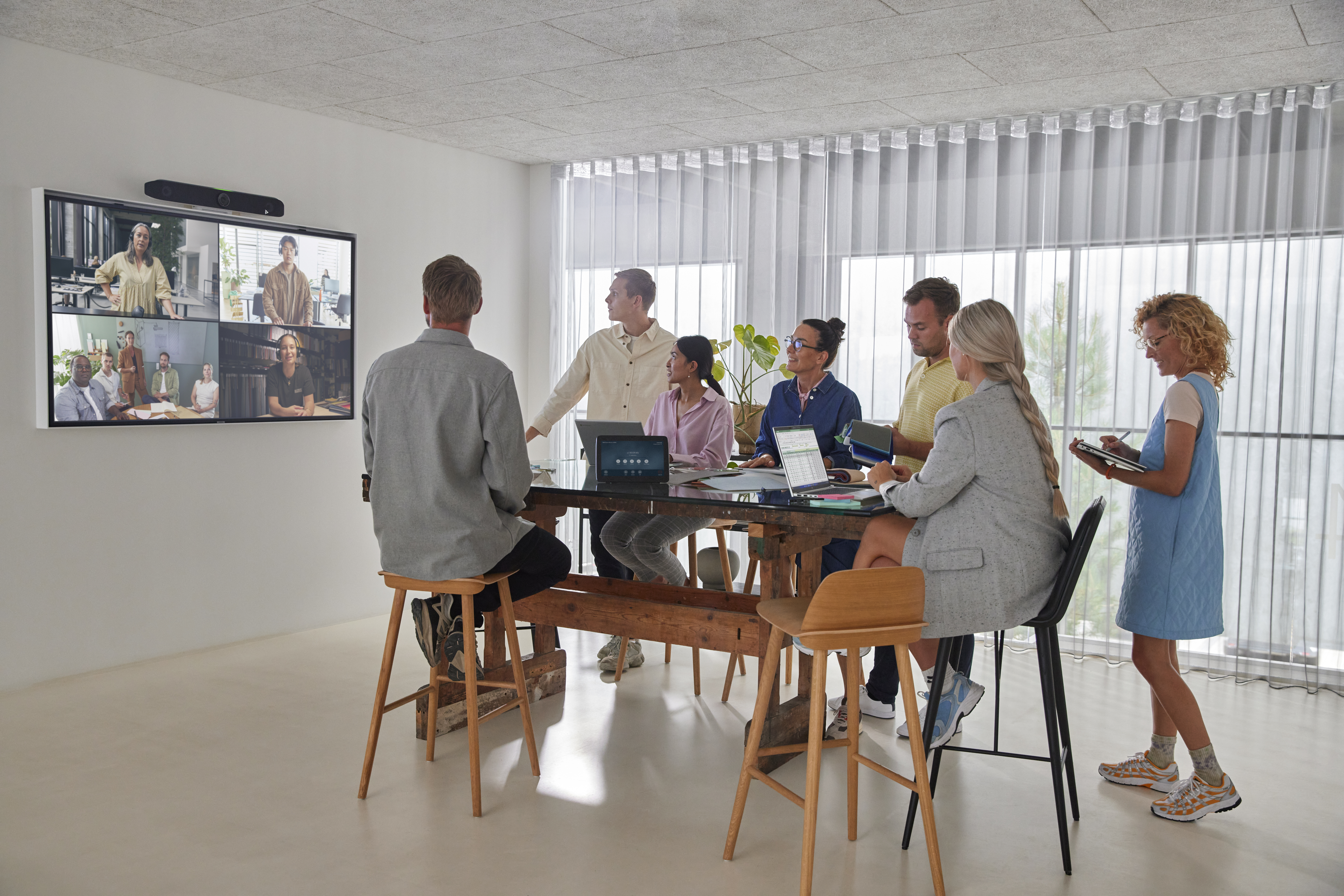 HP Poly TC10 White Touch Controller. Product colour: White. Display resolution: 1280 x 800 pixels. Width: 260 mm, Depth: 1