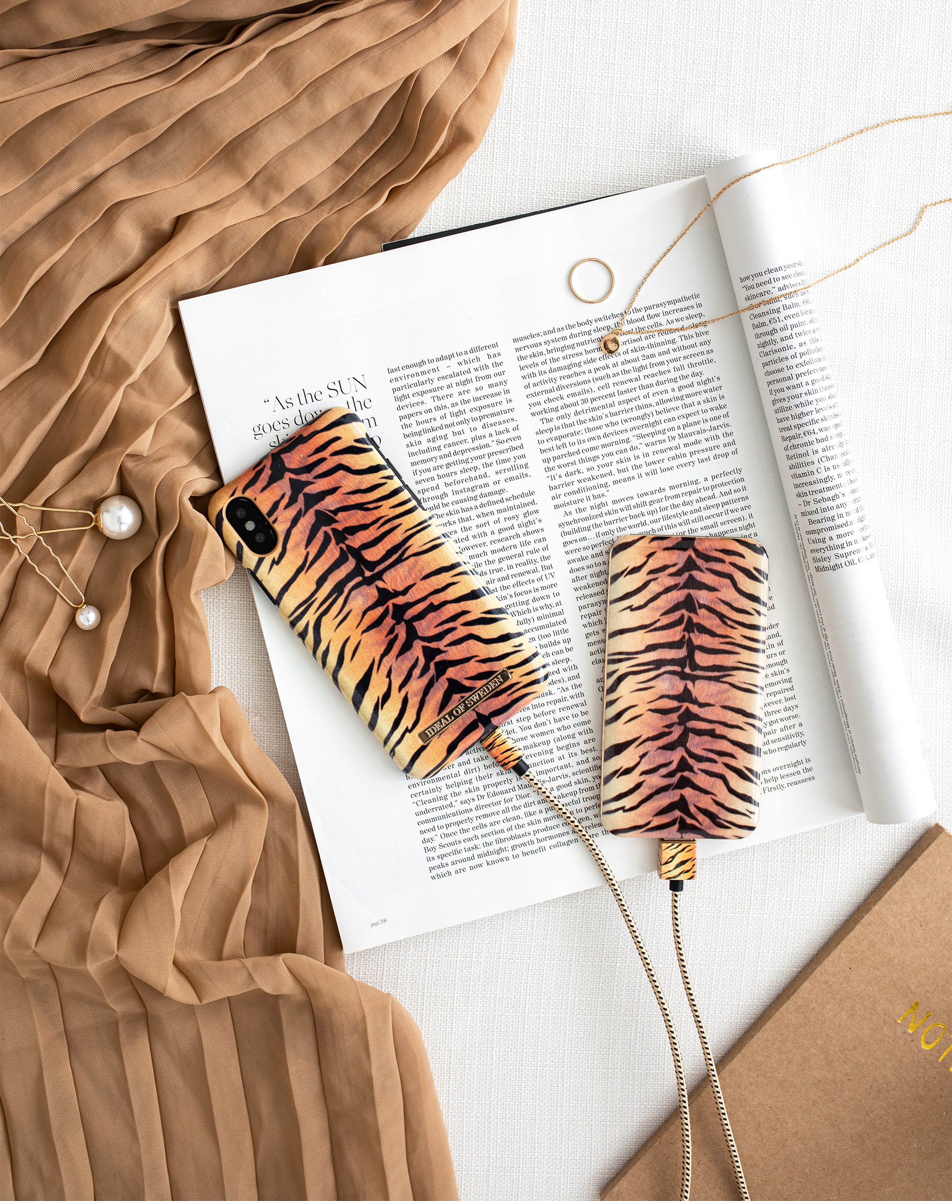 iDeal of Sweden Sunset Tiger – image 4