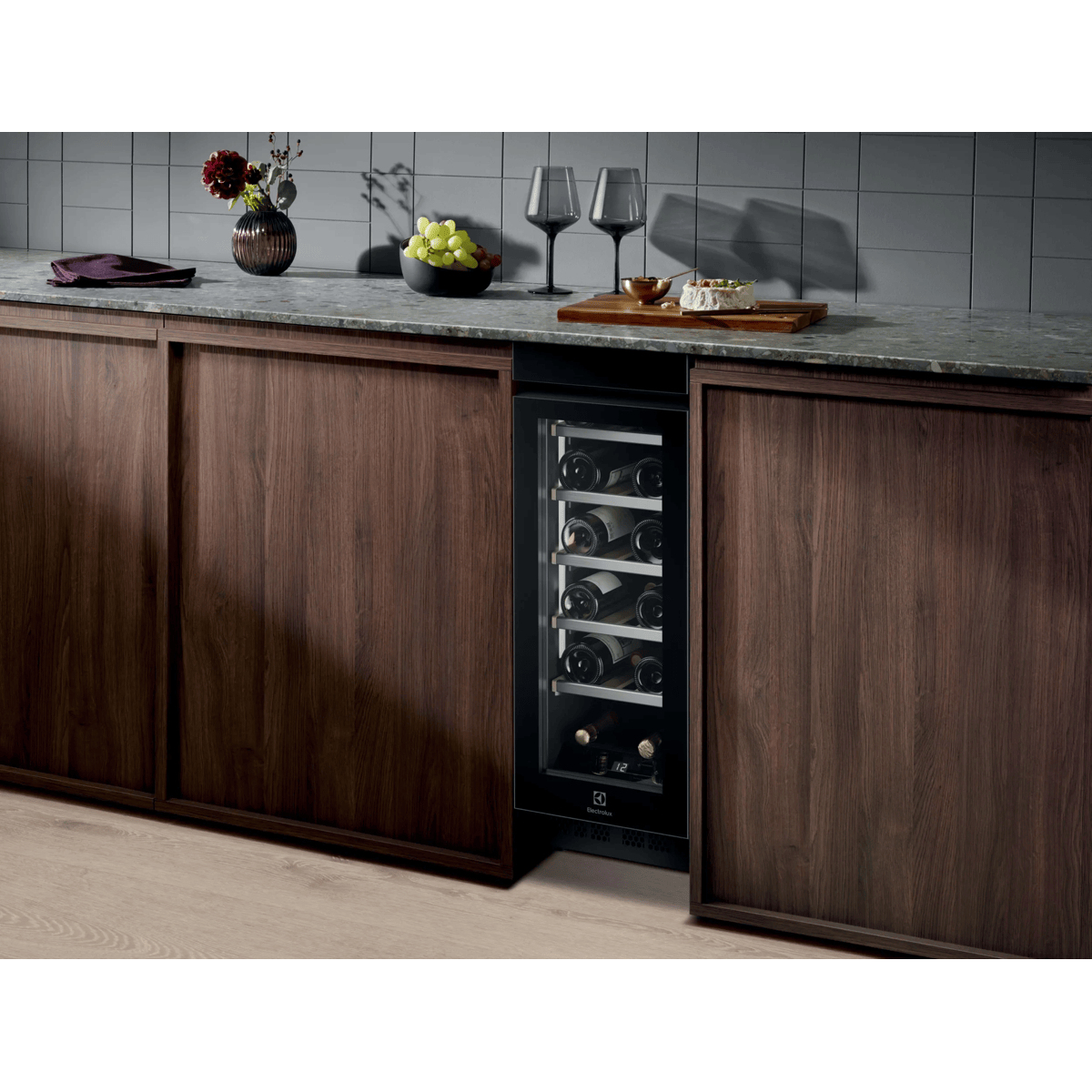 Electrolux EWUS018B7B Built-in Black 18 bottle(s) – image 8