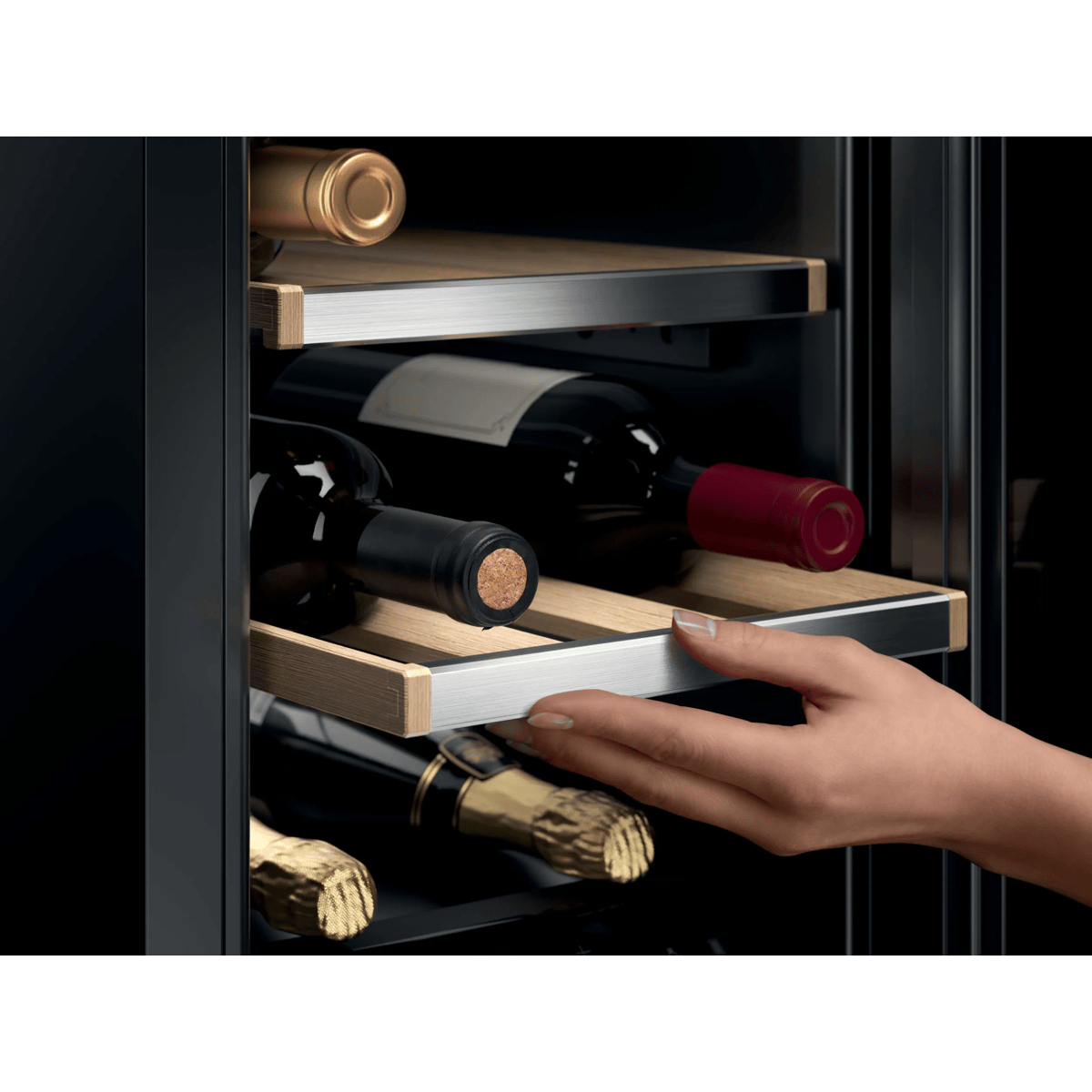 Electrolux EWUS018B7B Built-in Black 18 bottle(s) – image 5