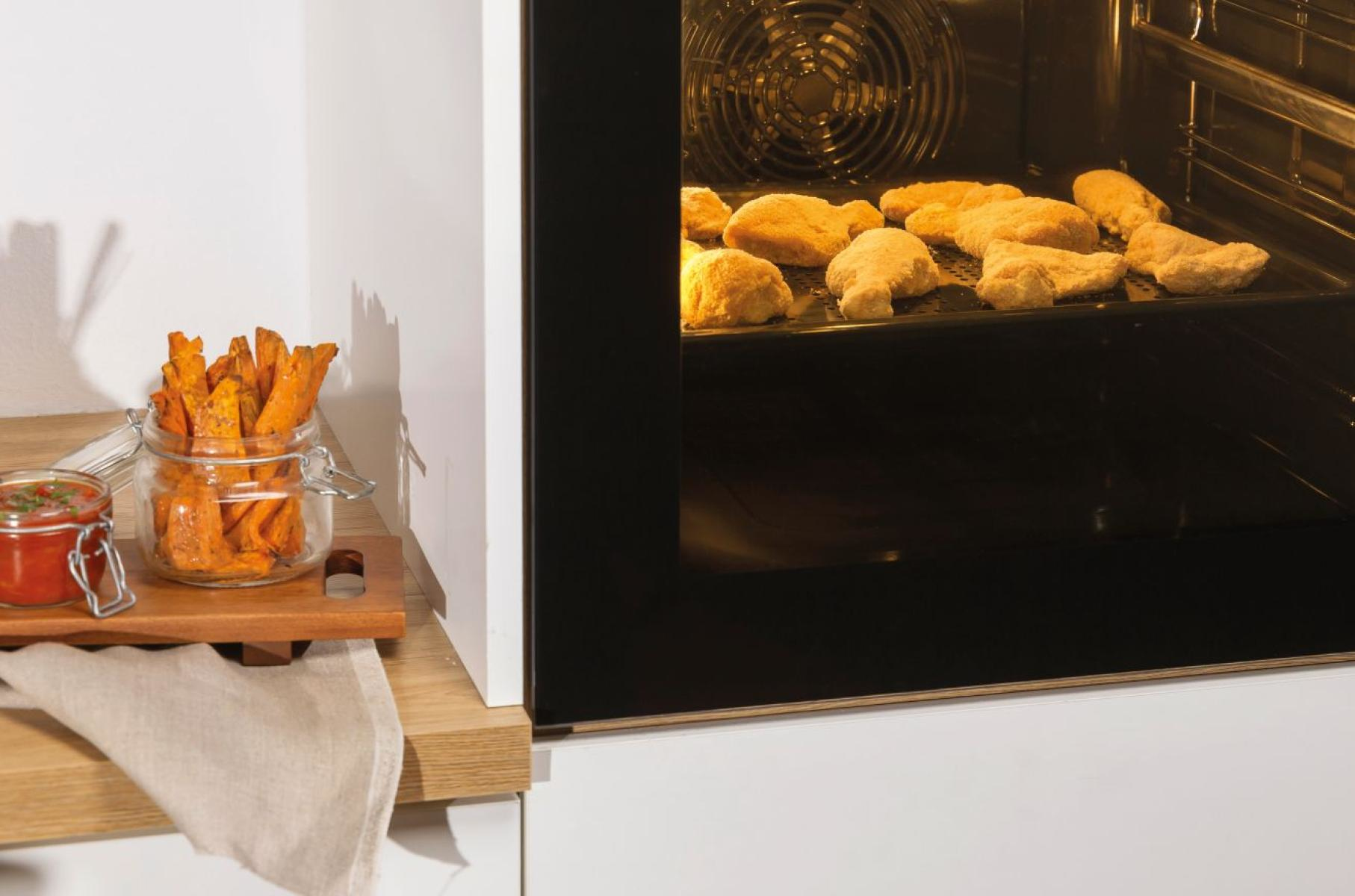Gorenje G400 Inbyggd pyrolysugn (77 L) med upp till 300 °C för pizza och krispiga rätter. AirFry ger spröda resultat med mindre fett och pyrolysrengöring gör ug – image 9
