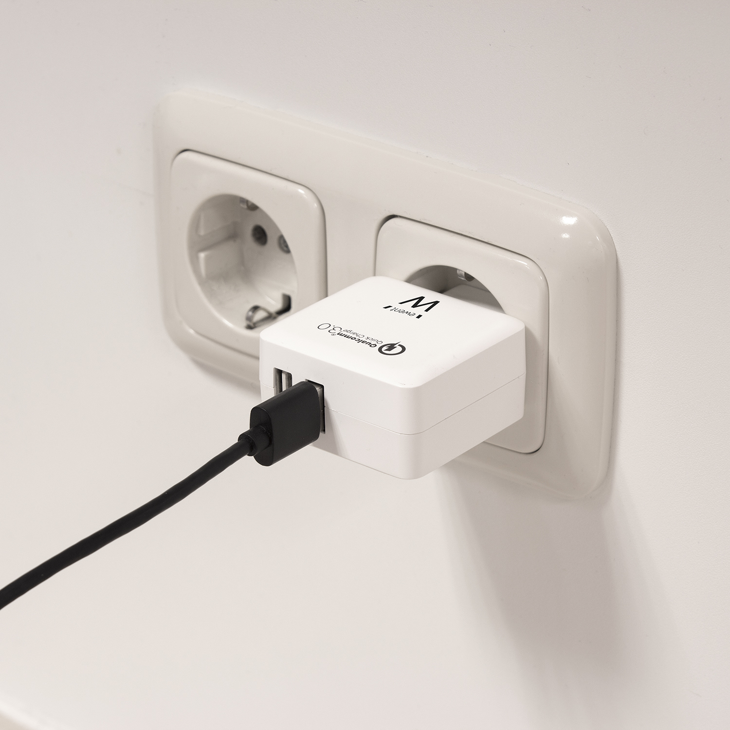 Ewent EW1233 mobile device charger Universal White AC Indoor – image 4