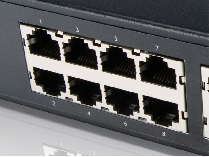 Conceptronic 16 port 10/100 Mbps Rackmountable 11" Switch – image 3