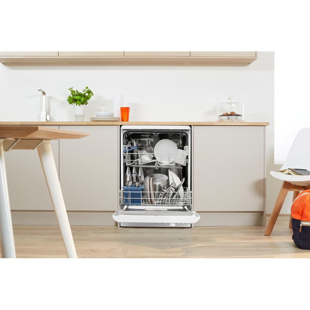 Indesit DFG 26B1 UK – image 2