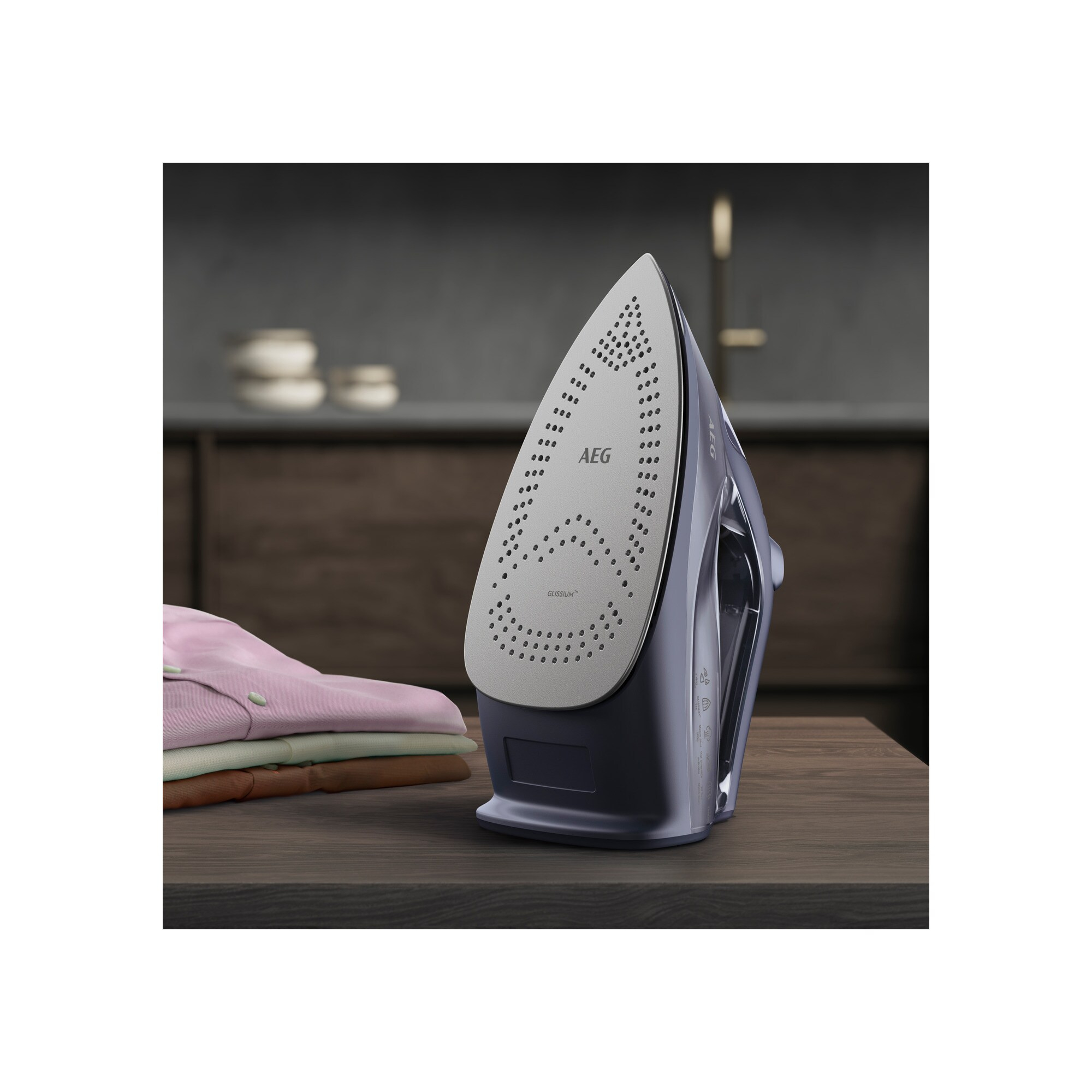 AEG SI6-1-4MN Steam iron Ceramic soleplate – image 3
