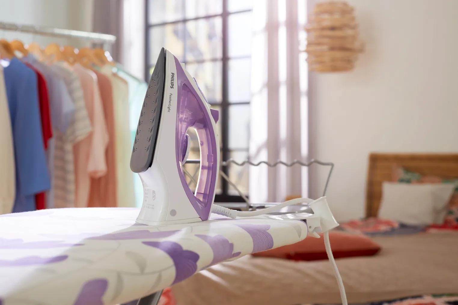 Philips FeatherLight GC1418/35 iron – image 2