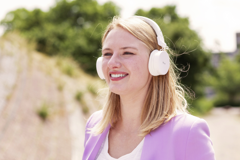 Trust 23909 headphones/headset Wired & Wireless Head-band Music Micro-USB Bluetooth White – image 8