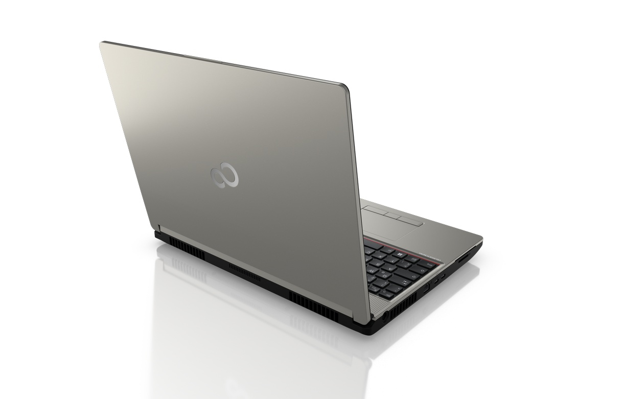 Fujitsu CELSIUS H7613 Intel® Core™ i7 i7-13850HX Mobile workstation – image 3