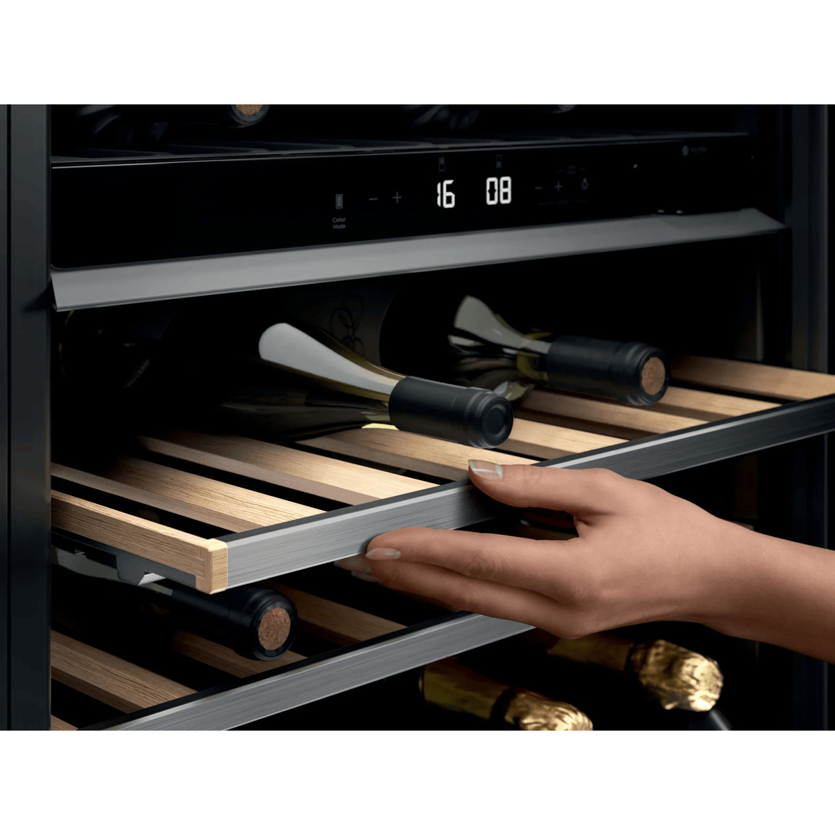 Electrolux EWUD140B8B Built-in Black 40 bottle(s) – image 3