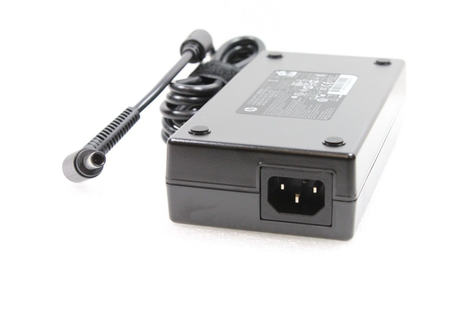 HP 681059-001 power adapter/inverter Auto – image 2