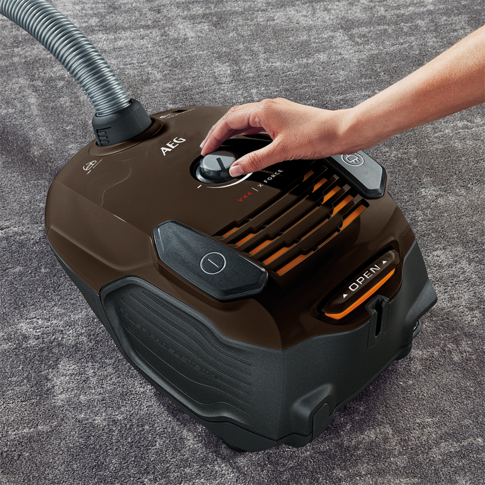 AEG VX6-1-CB-P 3.5 L Cylinder vacuum Dry 700 W Dust bag – image 5