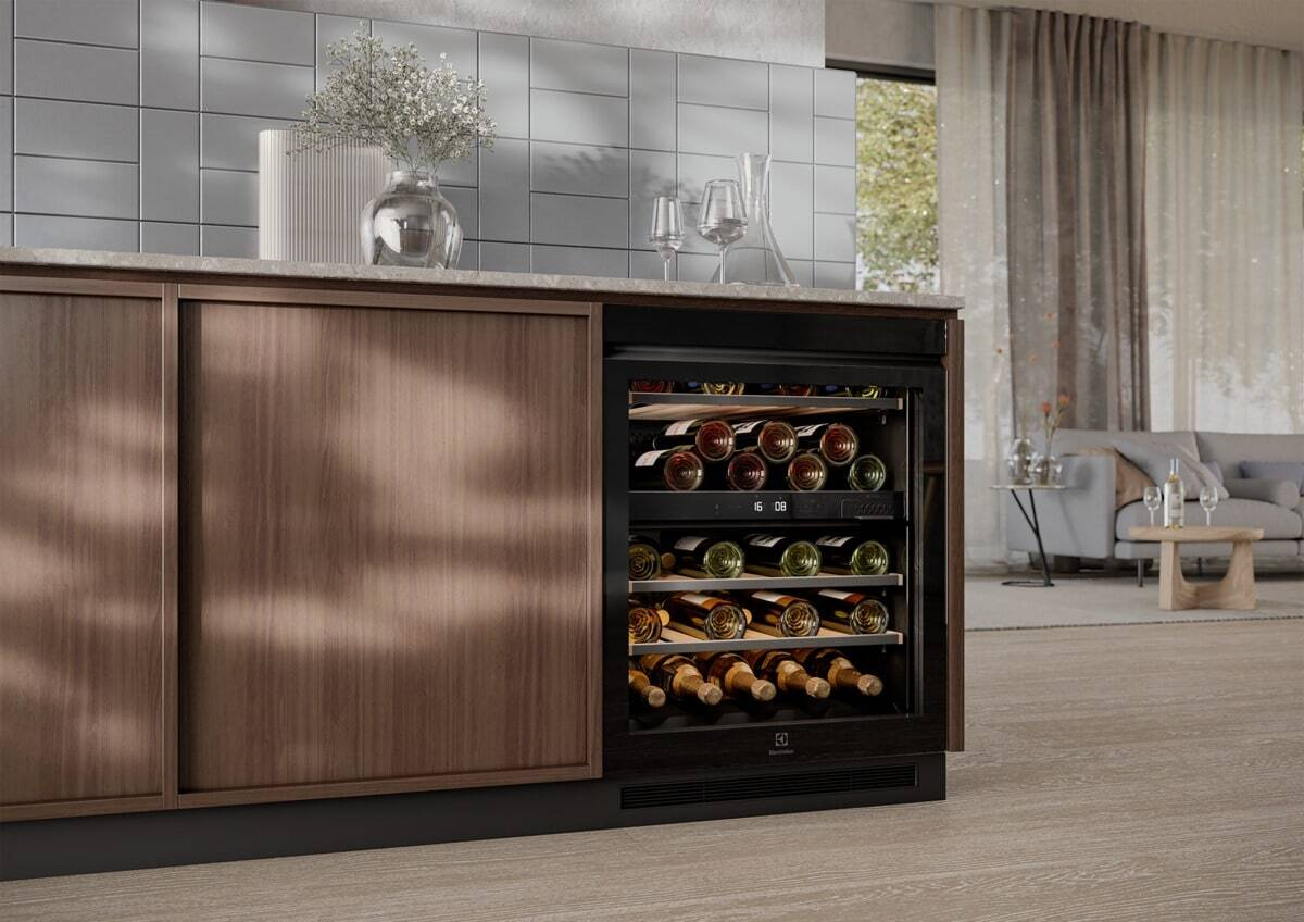 Electrolux EWUD040B8B Compressor wine cooler Built-in Black 40 bottle(s) – image 7