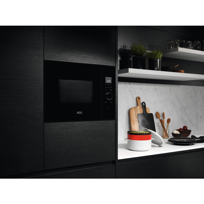 AEG MBE2657SEB Black Solo microwave Built-in – image 2