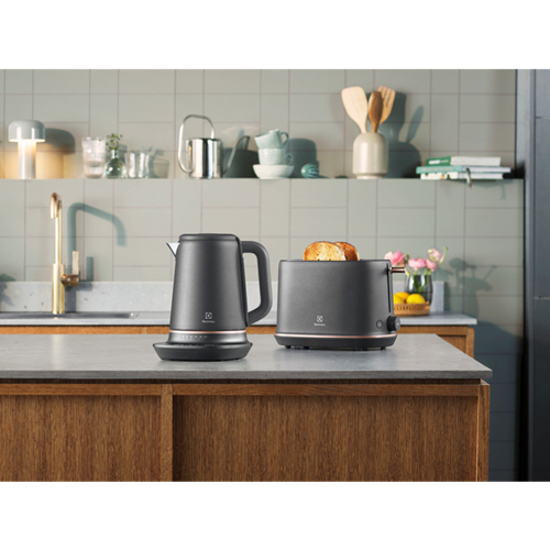 Electrolux E7K16BP electric kettle – image 2
