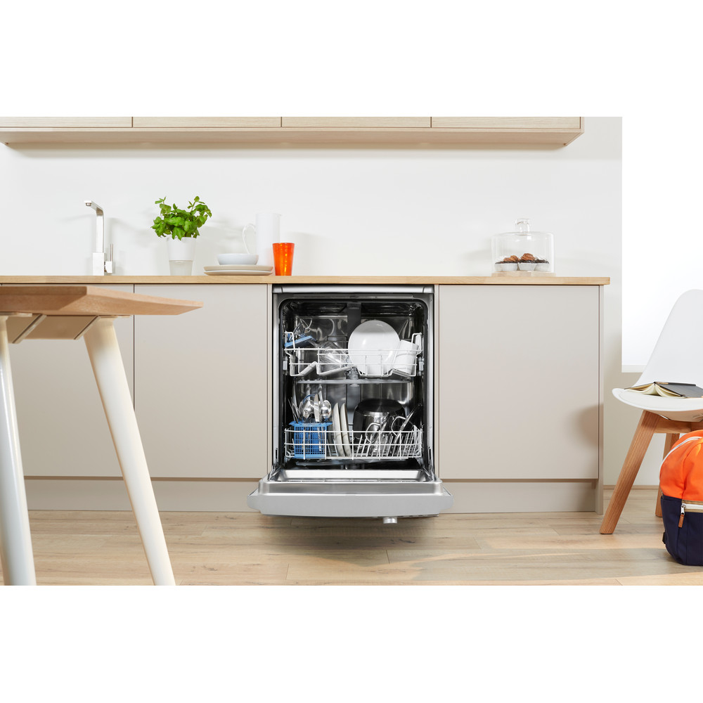 Indesit DFG 26B1 S UK – image 4