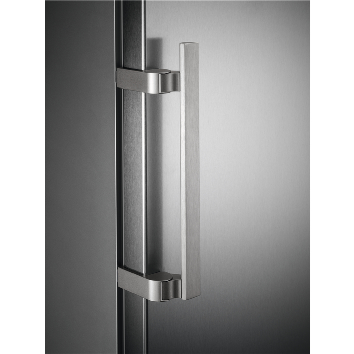 AEG RKB333E2DX fridge Freestanding – image 7