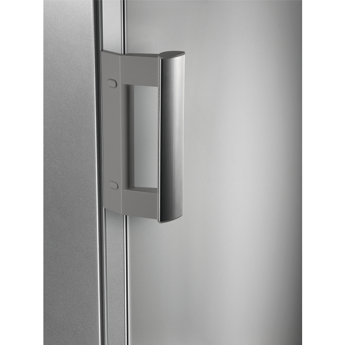 AEG RFB52412AX combi-fridge Freestanding – image 4