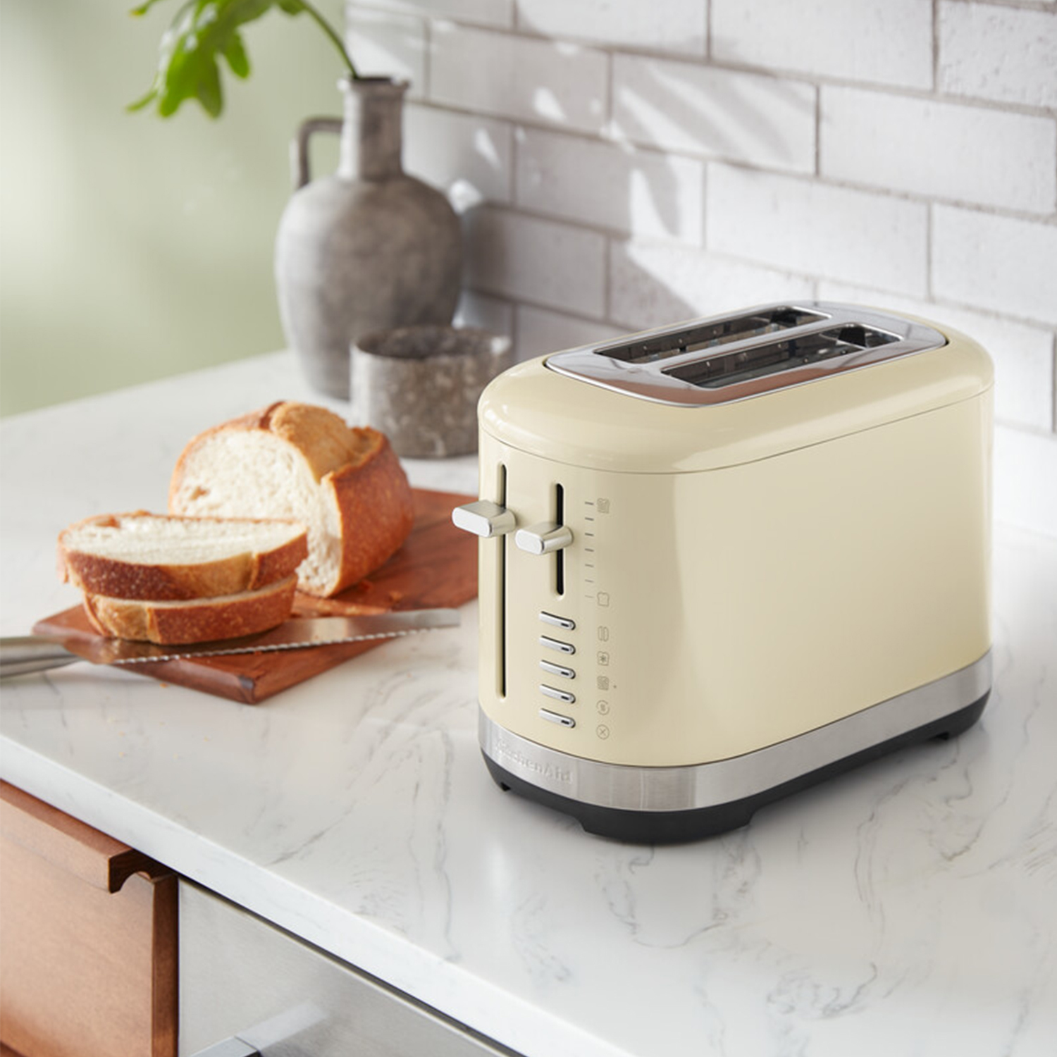 KitchenAid 5KMT2109BAC toaster 2 slice(s) – image 2