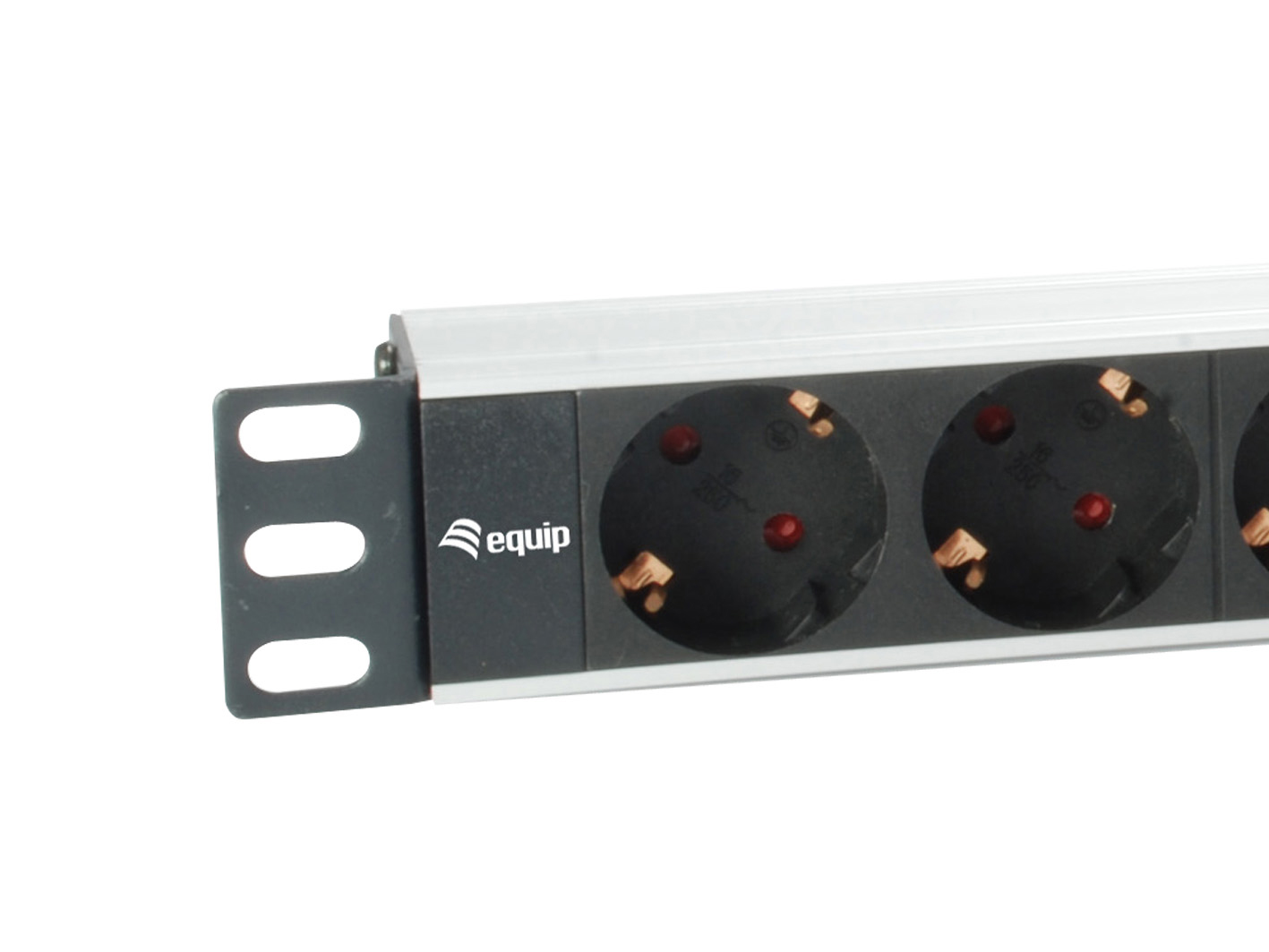 Equip 8-Outlet German Power Distribution Unit with USB – image 3