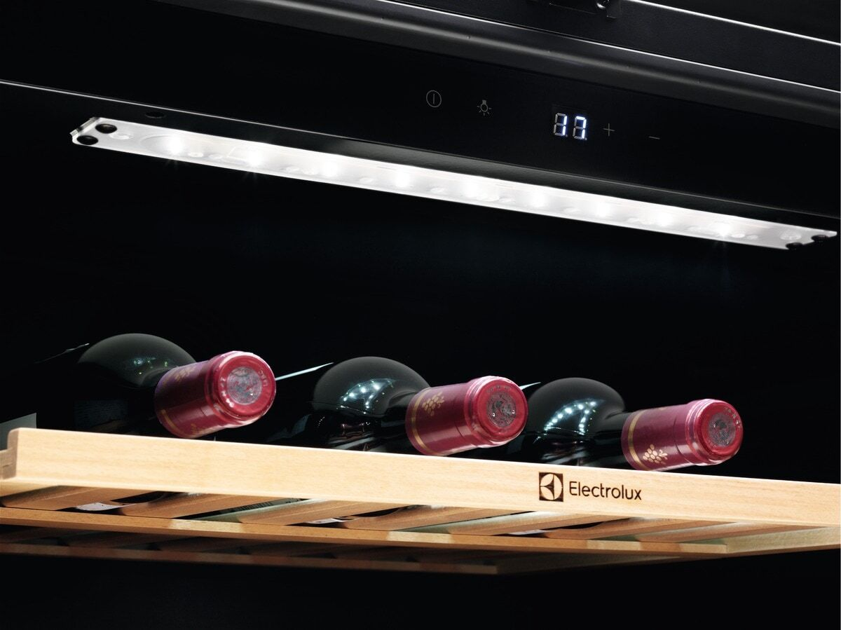 Electrolux EWUS052B5B Built-in Black 52 bottle(s) – image 3