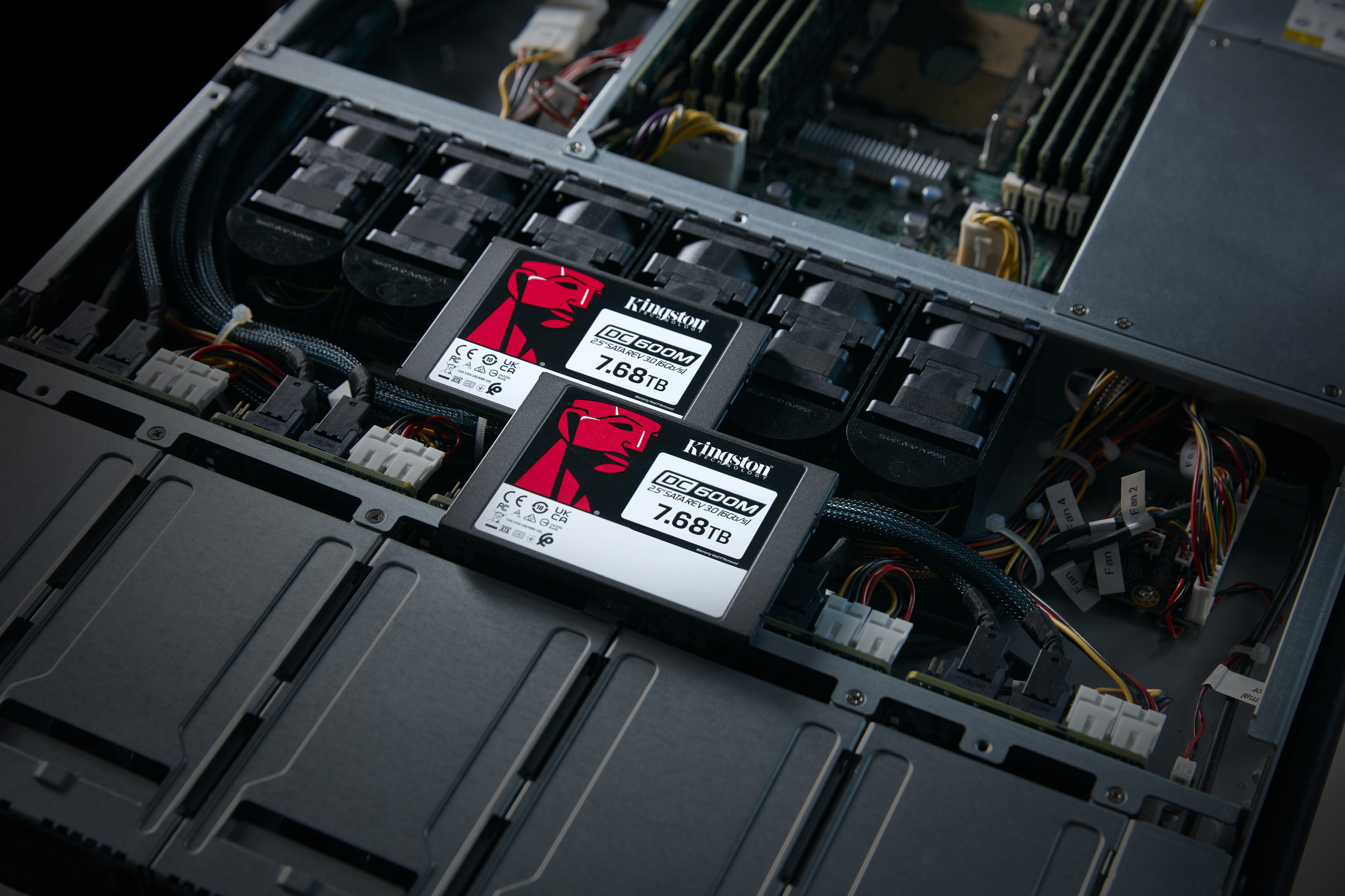 Unidad de Estado Sólido Kingston DC600M - 2.5" - 7.68TB - SATA 3 - SEDC600M/7680G Unidad de Estado Sólido Kingston DC600M - 2.5" - 7.68TB - SATA 3 - SEDC600M/7680G
