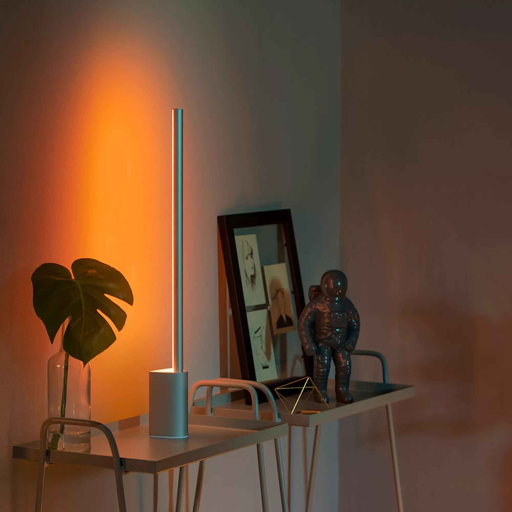 Philips by Signify Philips Hue White and colour ambience Signe table light – image 3