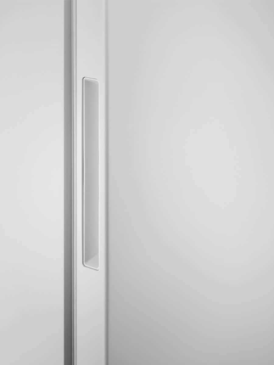 Electrolux LRT5MF38W0 fridge Freestanding – image 3