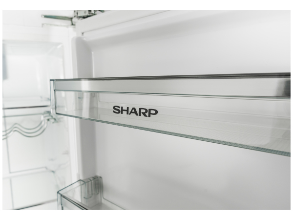 Sharp SJ-LE300E01X-EU fridge Freestanding – image 3