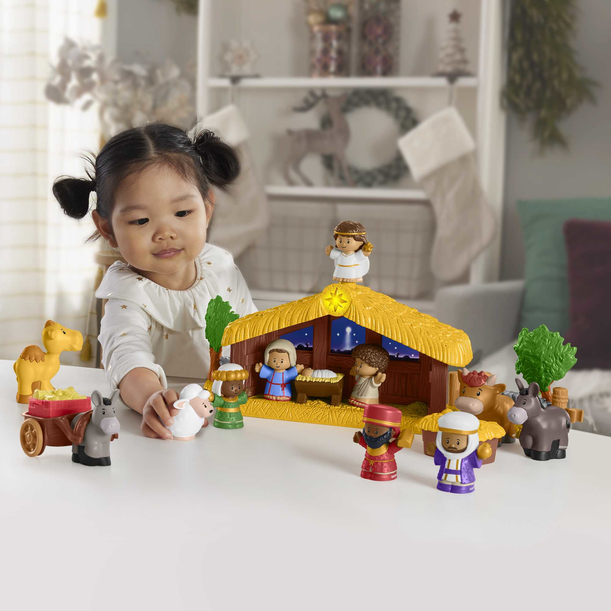 Karşılaştırma Fisher-Price Little People HMX70 Doğuş Seti {request()->input('language_config')['common']['with']} Mattel JCJ38 WWE Roman Reigns Oyuncak Figür, Çok Renkli Plastik, 6 inç