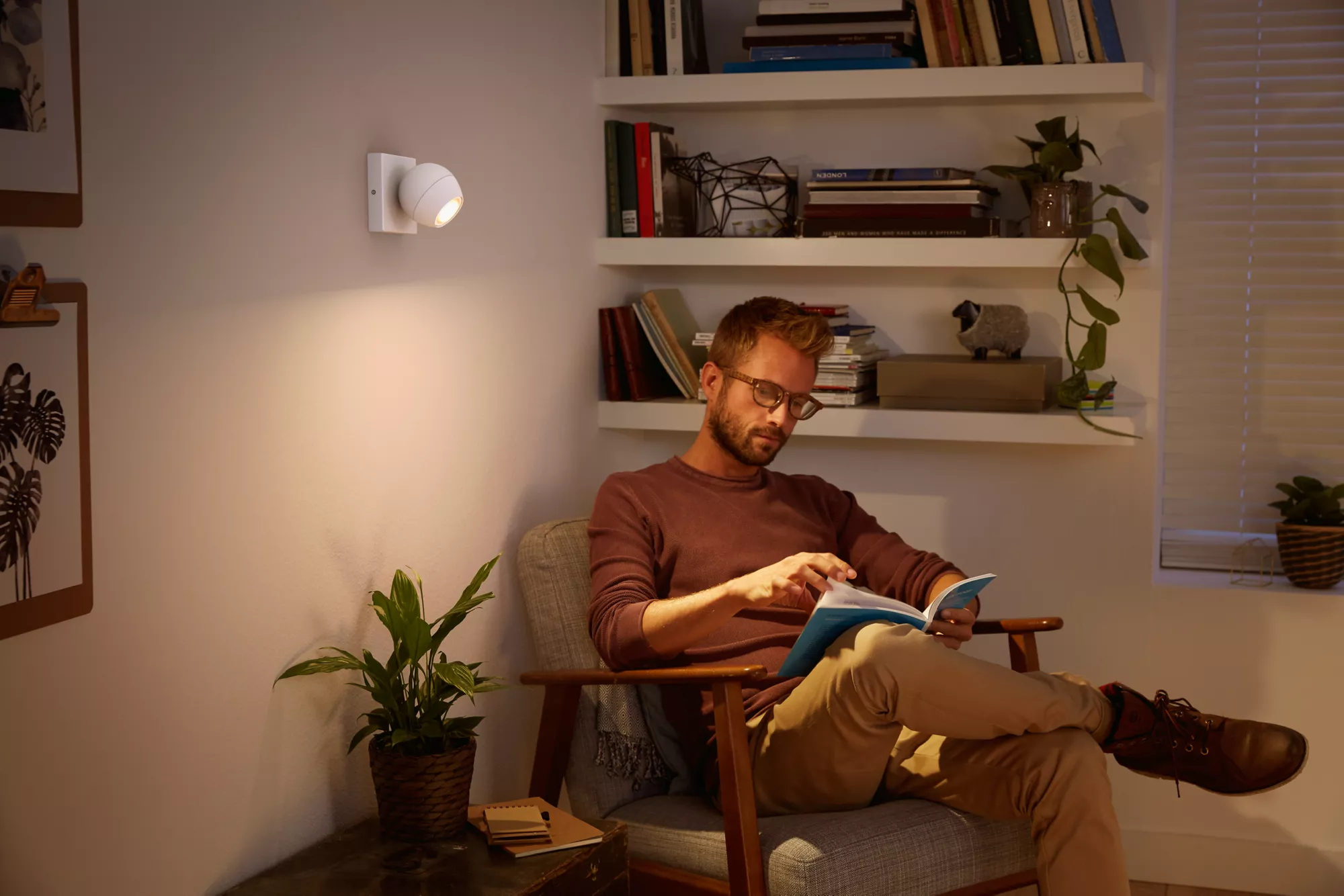 Philips by Signify Philips Hue White ambience Buckram single spotlight – image 3