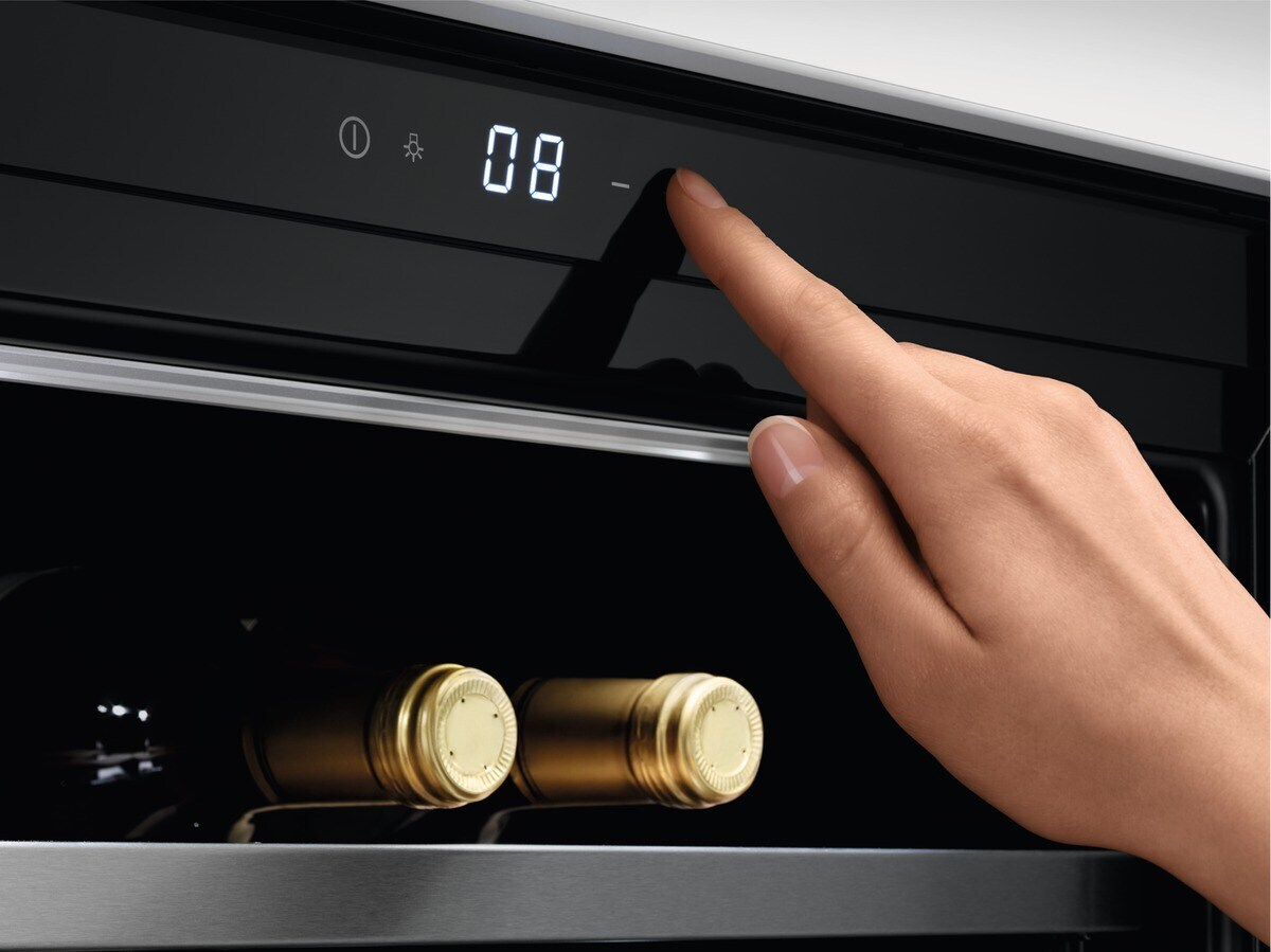 AEG KWK884520T Compressor wine cooler Built-in Black 18 bottle(s) – image 8