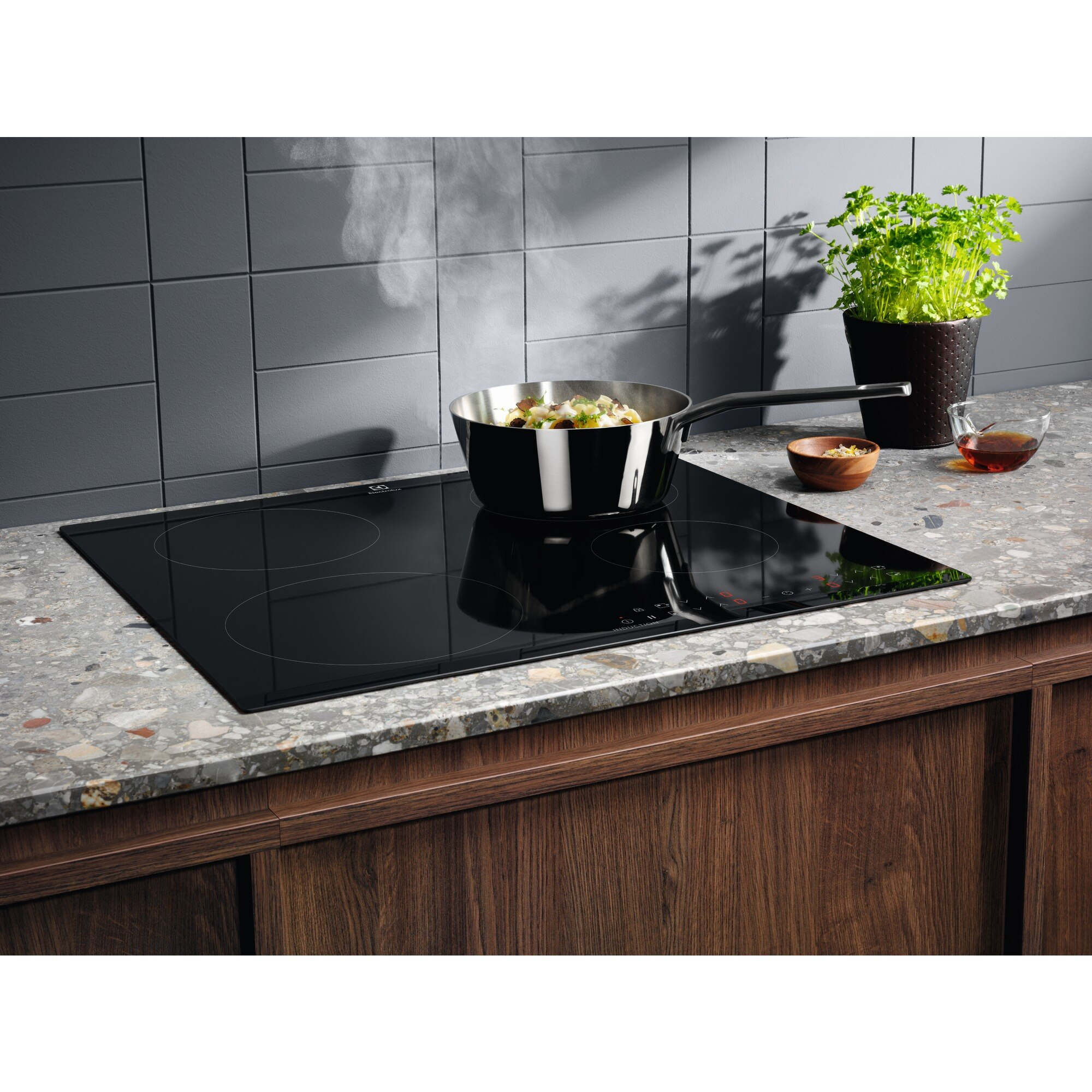 Electrolux LIT6043 hob Black Built-in – image 4