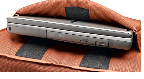 Case Logic 15.4" Vertical Messenger Bag – image 3