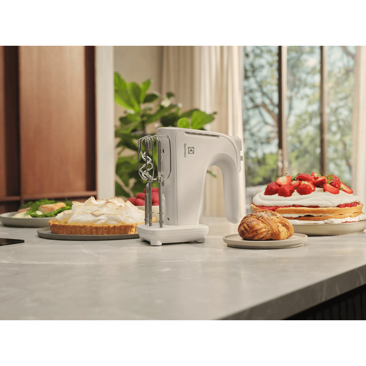 Electrolux EHM4W Hand mixer – image 7