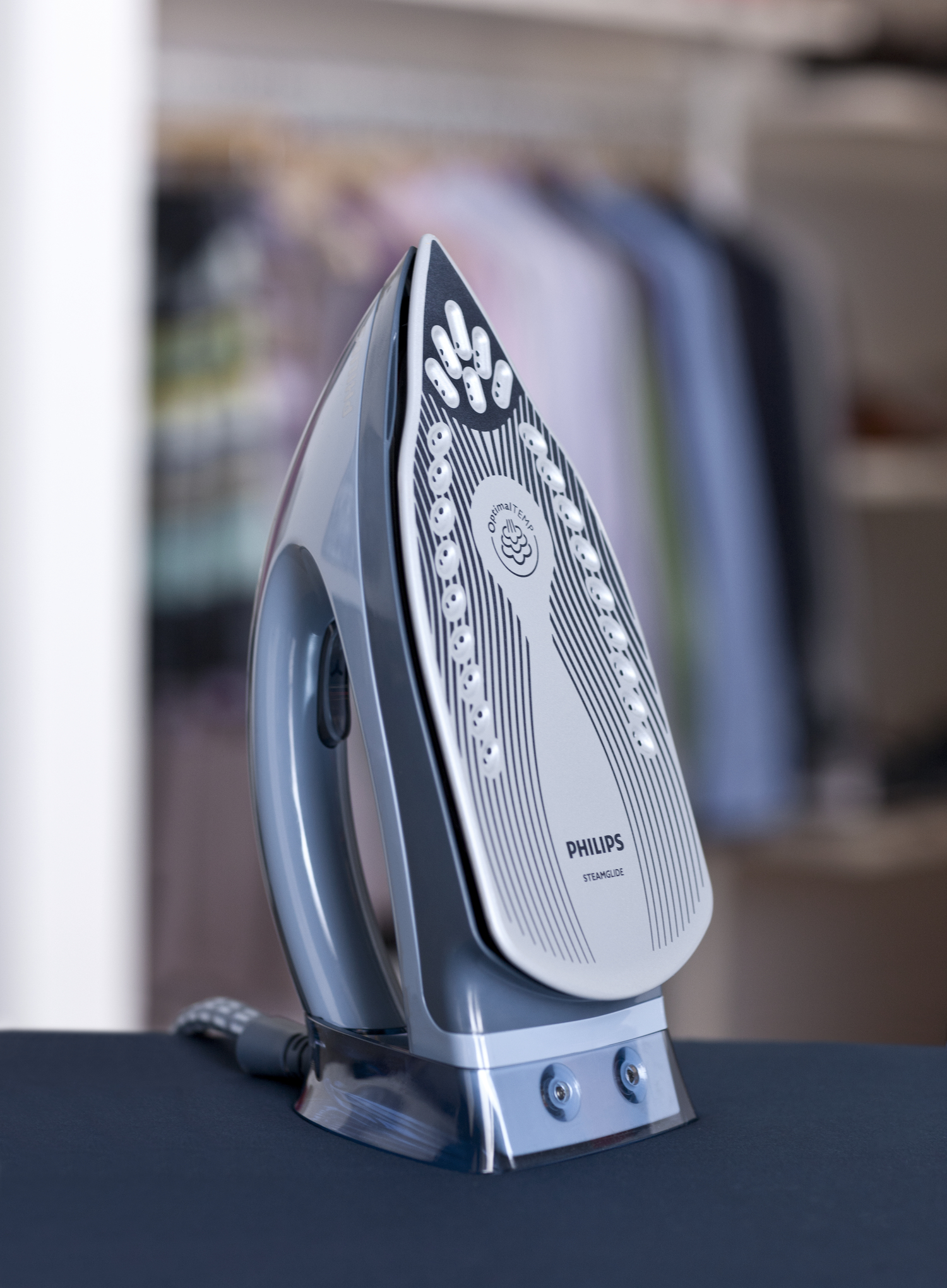 Philips WardrobeCare Integrated ironing board GC9940/27 – image 3