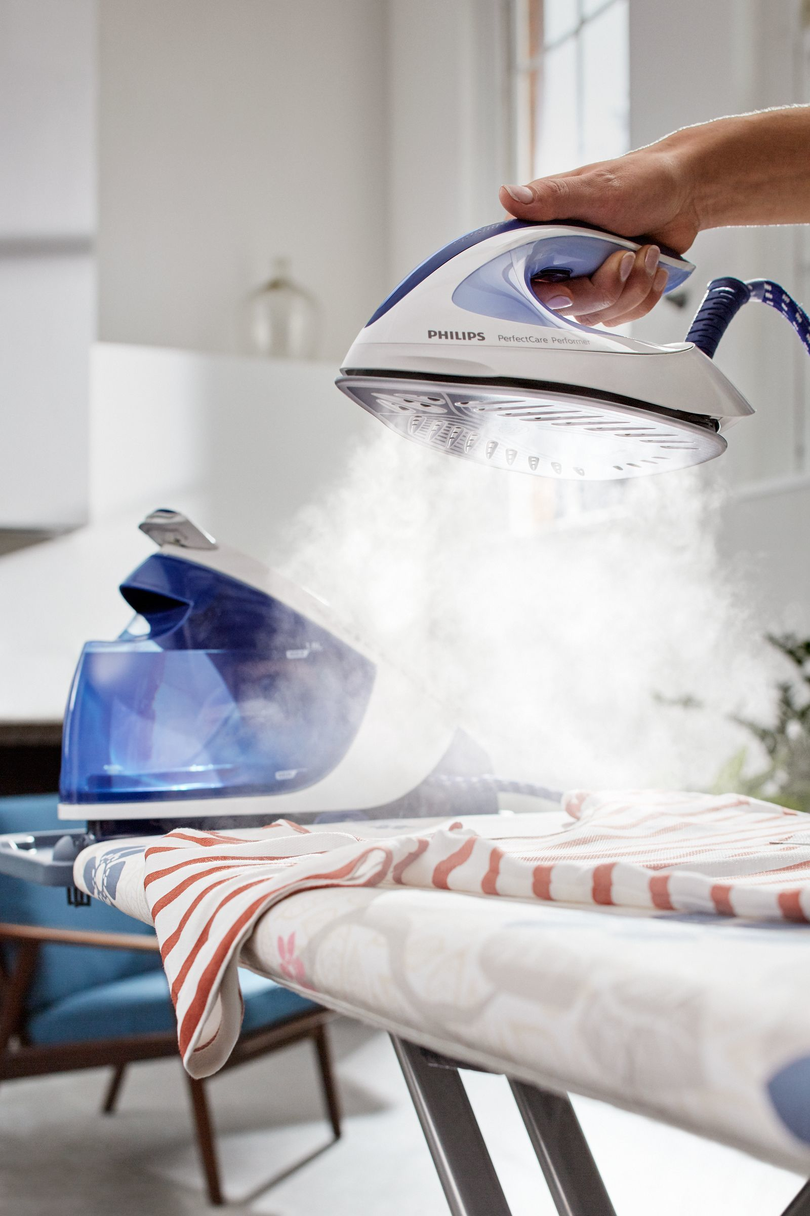 Philips GC8721/35 steam ironing station – image 5