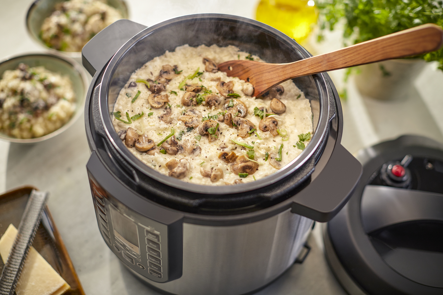Philips HD2238/72 electric pressure cooker – image 9