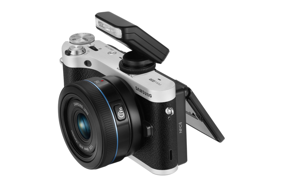 Samsung NX300M + OIS III 18-55mm + OIS II 50-200mm – image 9