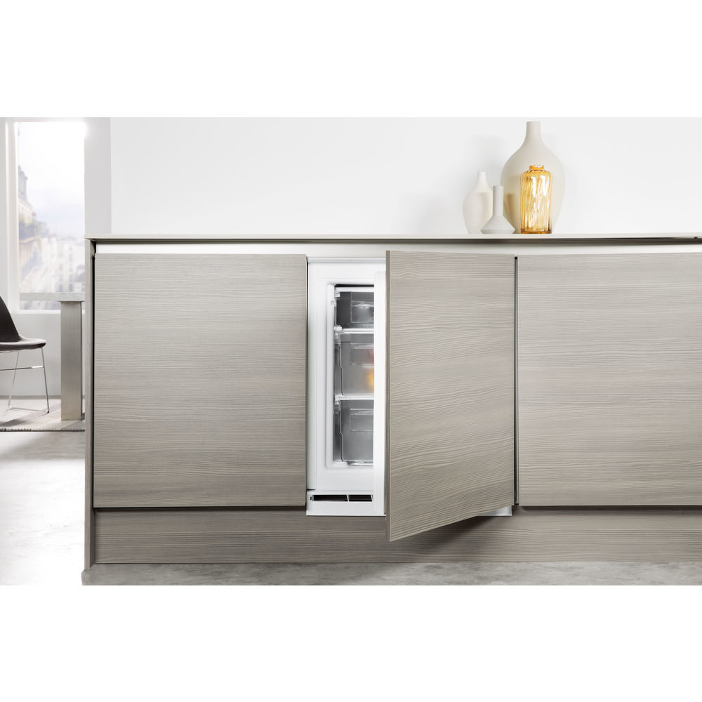 Whirlpool 859991556360 Upright freezer Built-in