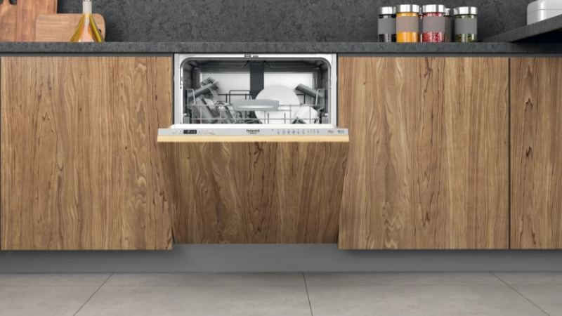 Hotpoint HIO 3T141 W – image 4